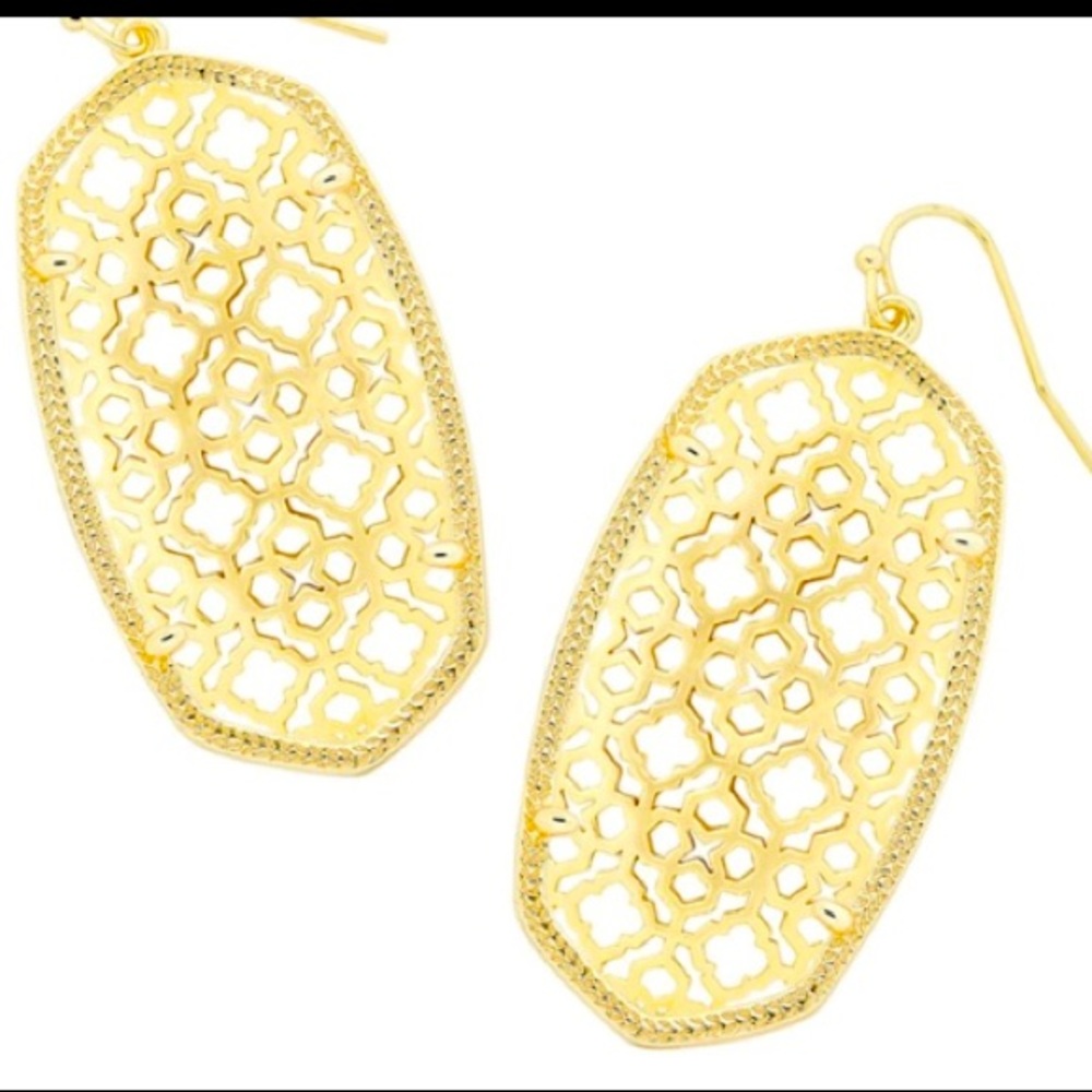Kendra Scott gold filagree earrings 2” Dust bag included. Great CHRISTMAS gift🎄